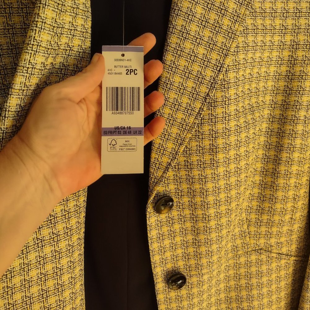 Le Suit women's suits
